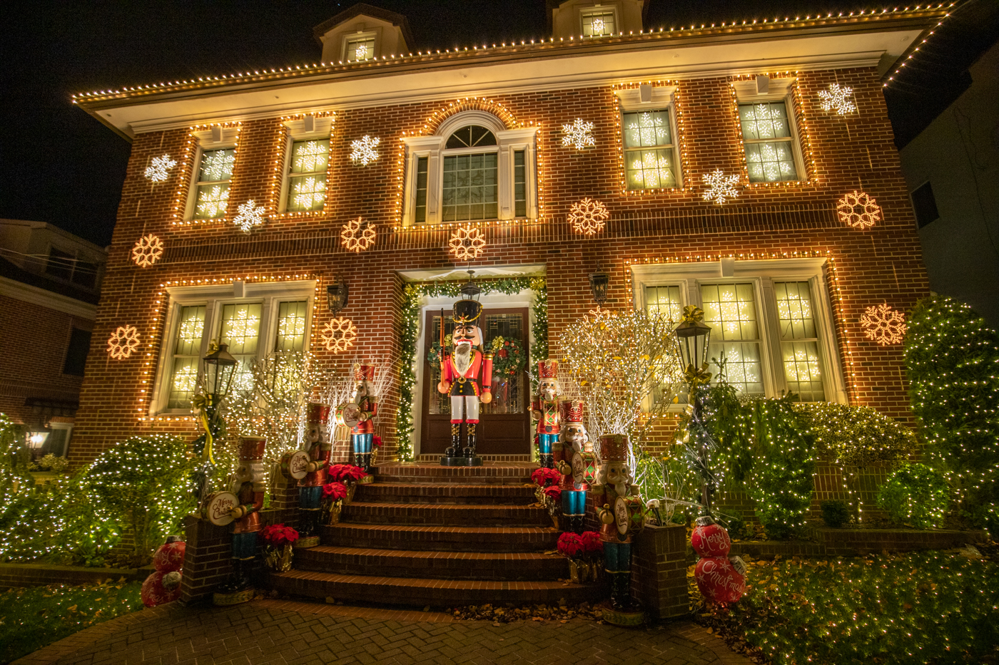 Head To Brooklyn's Legendary Dyker Heights Lights For Extreme Holiday ...