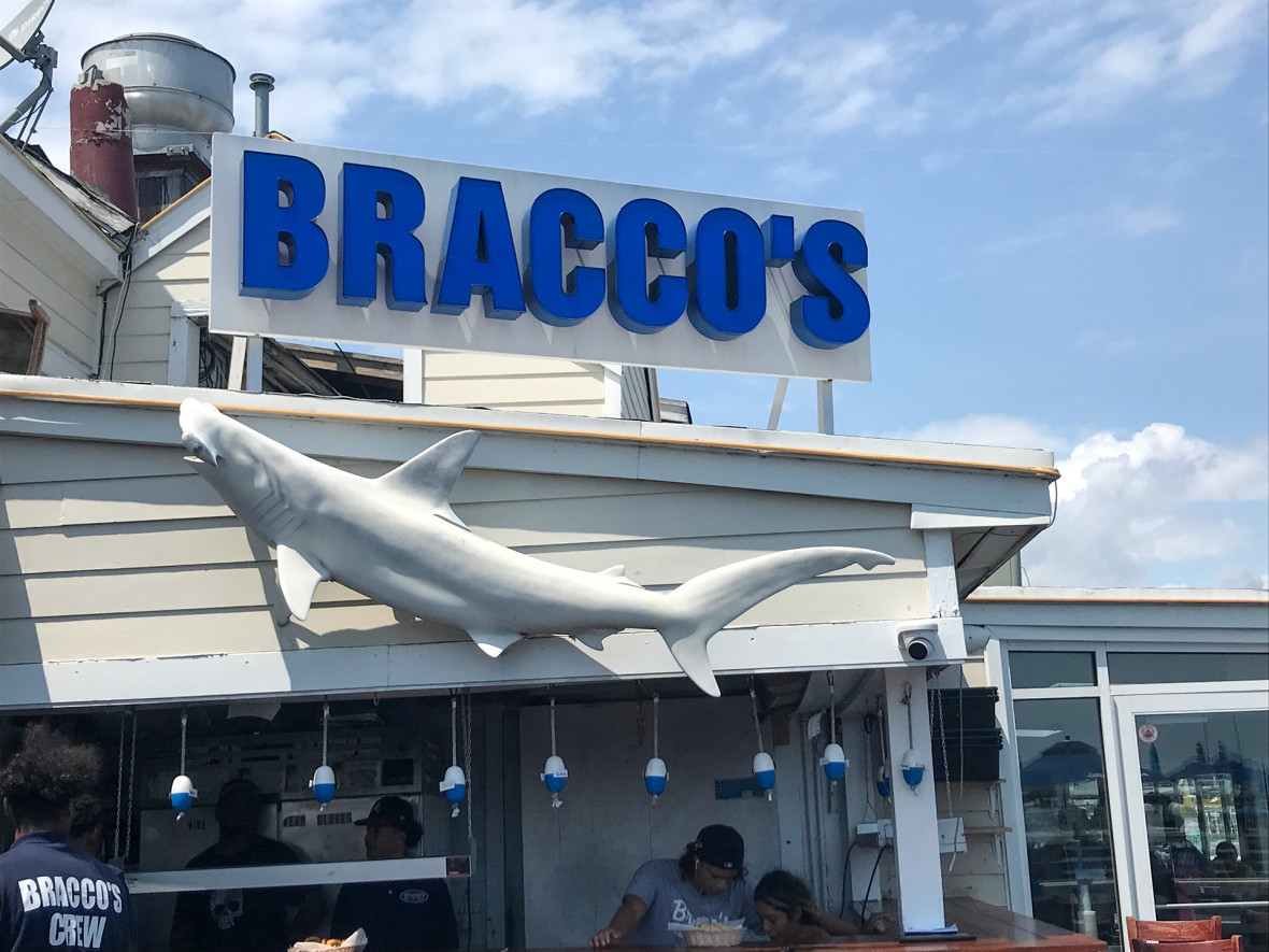 Bracco's Clam & Oyster Bar sign in Freeport