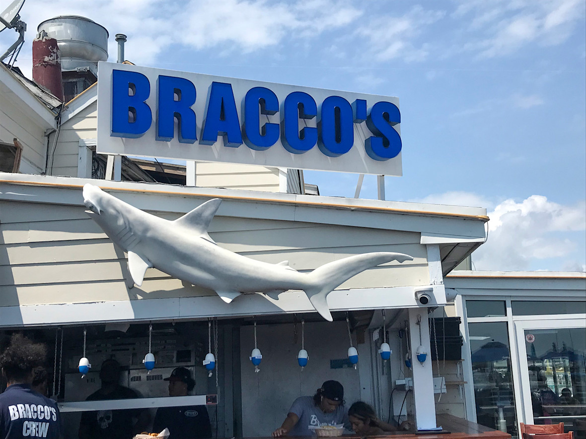 Bracco's Clam & Oyster Bar sign in Freeport