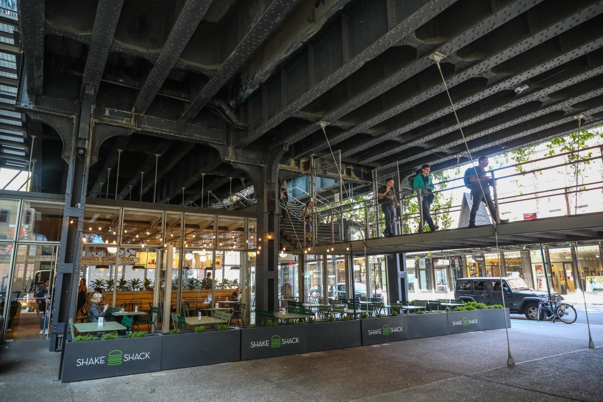 Shake Shack under the High Line's southern terminus 