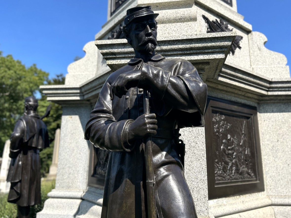 Civil War memorial soldier statue