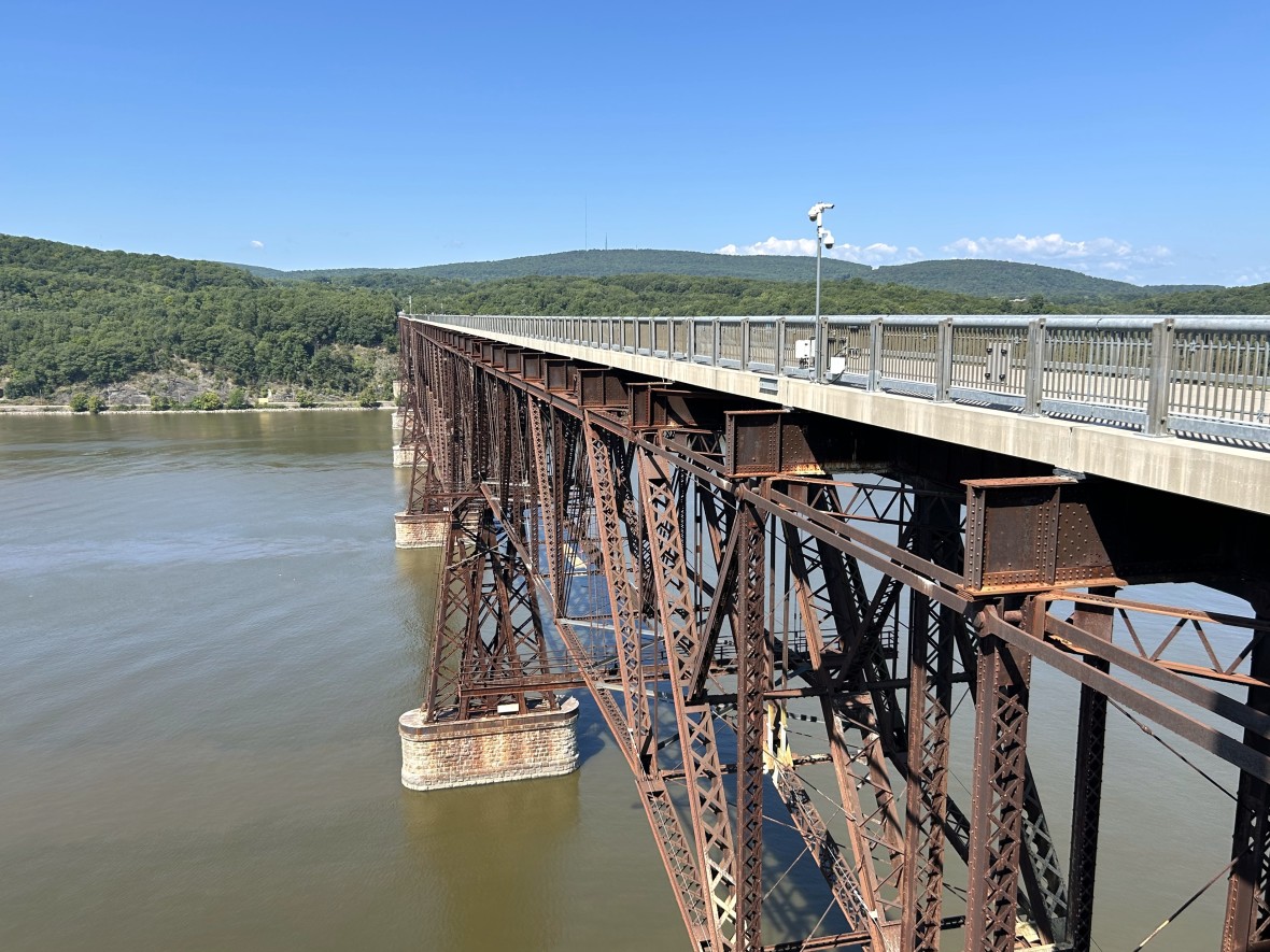 Walkway over the Hudson profile view