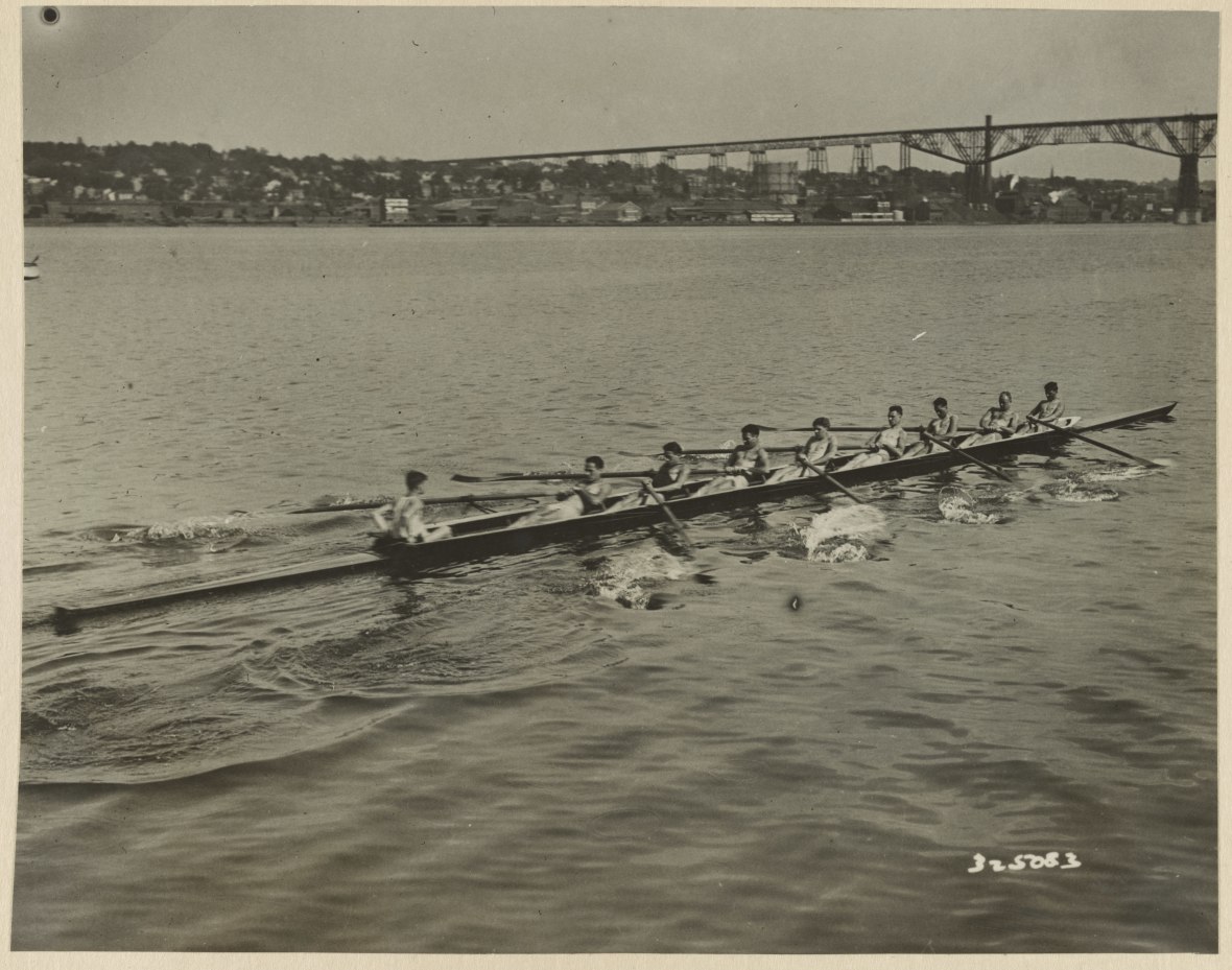 Keystone varsity eight training at Poughkeepsie for the national regatta Photo shows the Pennsylvania varsity eight under way on the Hudson, training at Poughkeepsie for the big event of LCCN2014647517