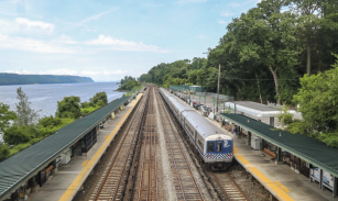 MNR Southbound Train on Hudson Line at Riverdale