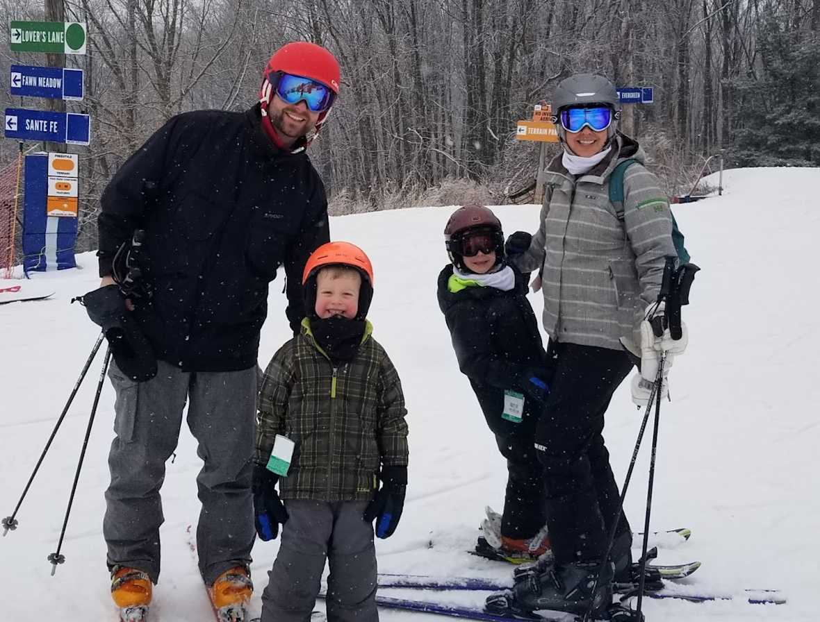 A family enjoying the slopes of Thunder Ridge Ski Area