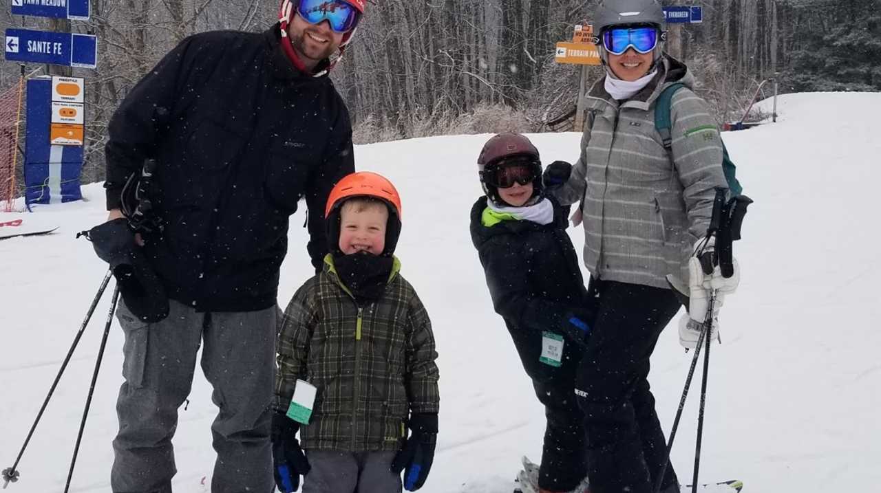 A family enjoying the slopes of Thunder Ridge Ski Area