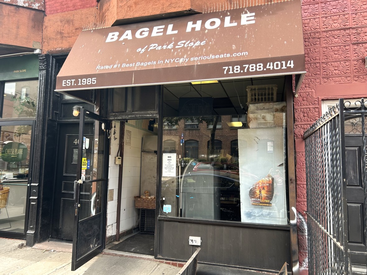 Bagel Hole exterior