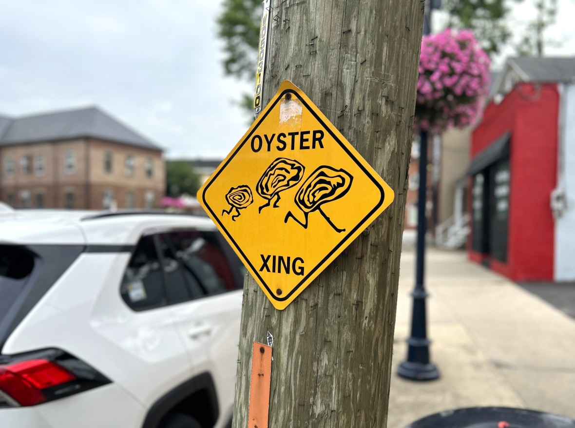 Oyster Xing sign