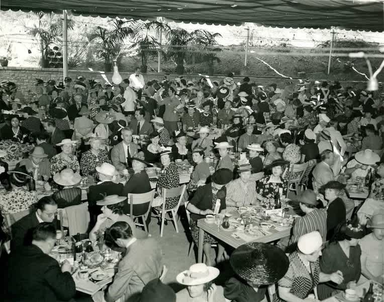 Dining services provided to Hollywood Bowl patrons at the Tea Garden patio, 1939.
The Tea Room was built in 1938 through a WPA project, at the bottom of the hill on Pepper Tree Lane.

