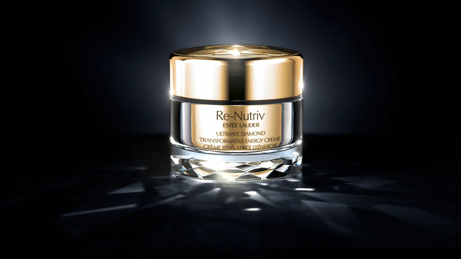 High class Estée Lauder Re-Nutriv packshot tin standing on a diamond reflecting surface. The pack itself has a diamond like bottom, a golden label and a golden top. Everything is shining and glowing due to several lenseflares