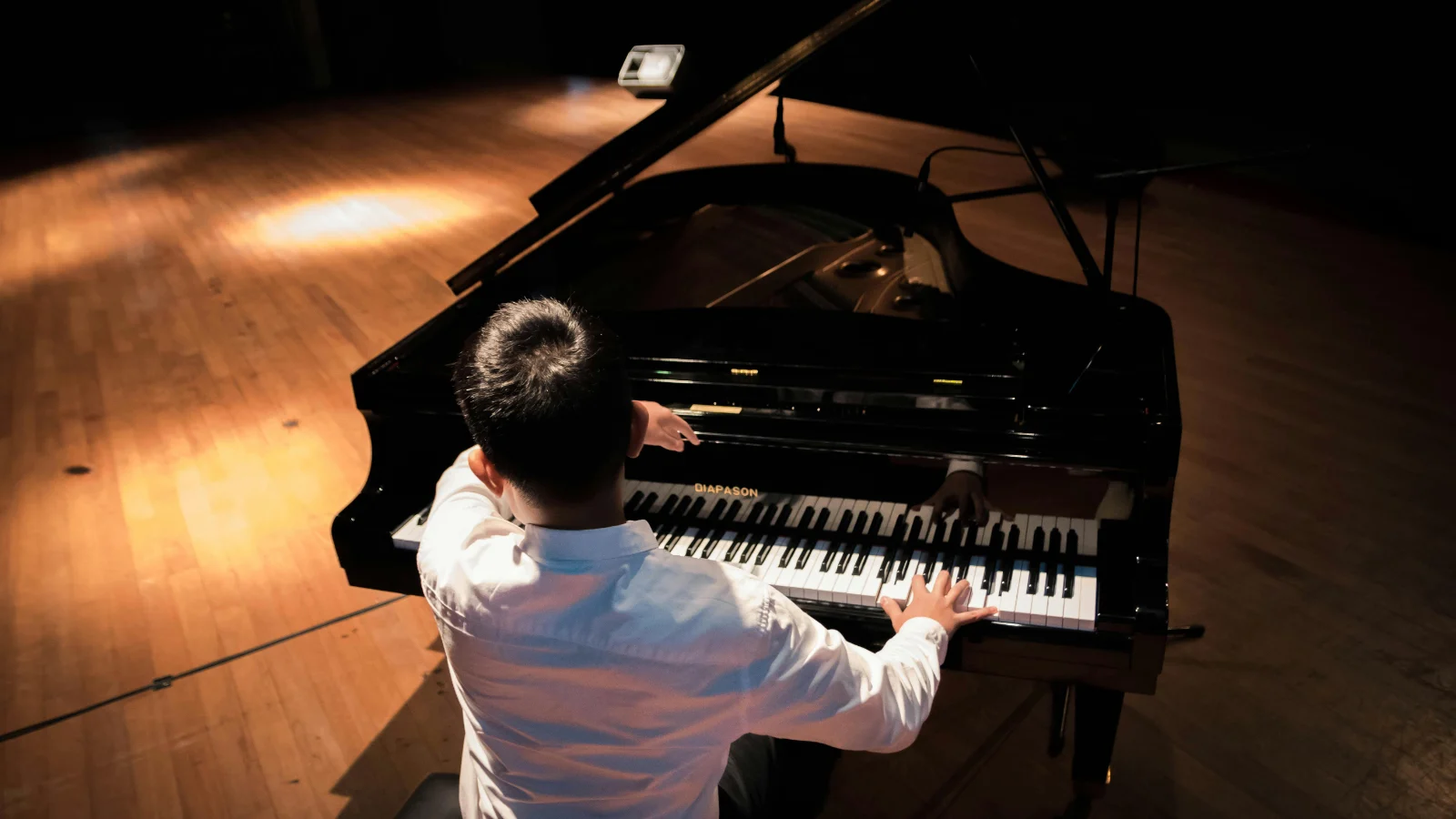 Im dritten Workshop der Reihe erlernt ihr Strategien, um die Angst auf der Bühne zu stehen zu überwinden