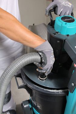 4. For a dust-free mixing process, connect vacuum hose to the connection provided