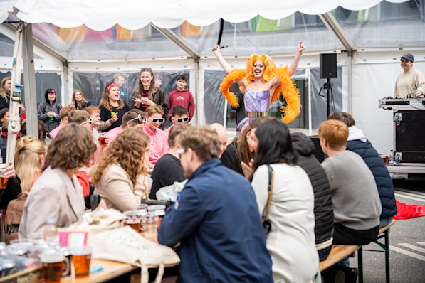 Drag show for Slotskampen lille