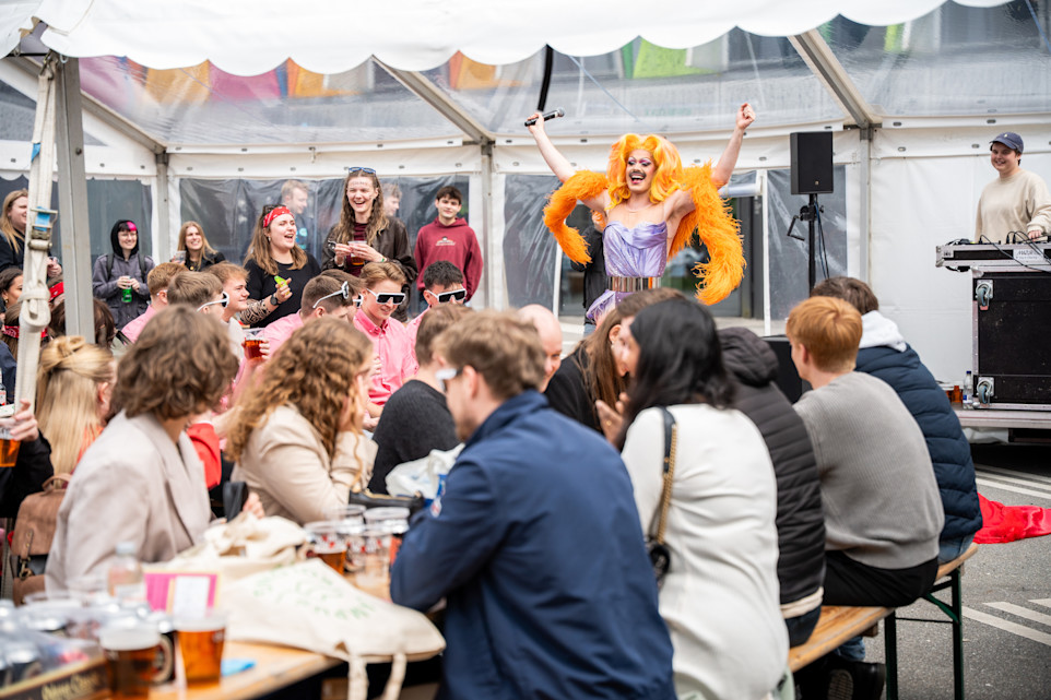Drag show for Slotskampen lille