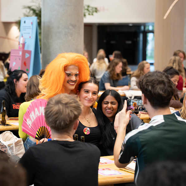 Drag Bingo & Fællesspisning photo