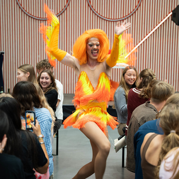 Drag Bingo & Fællesspisning cart wheel