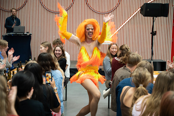 Drag Bingo & Fællesspisning cart wheel