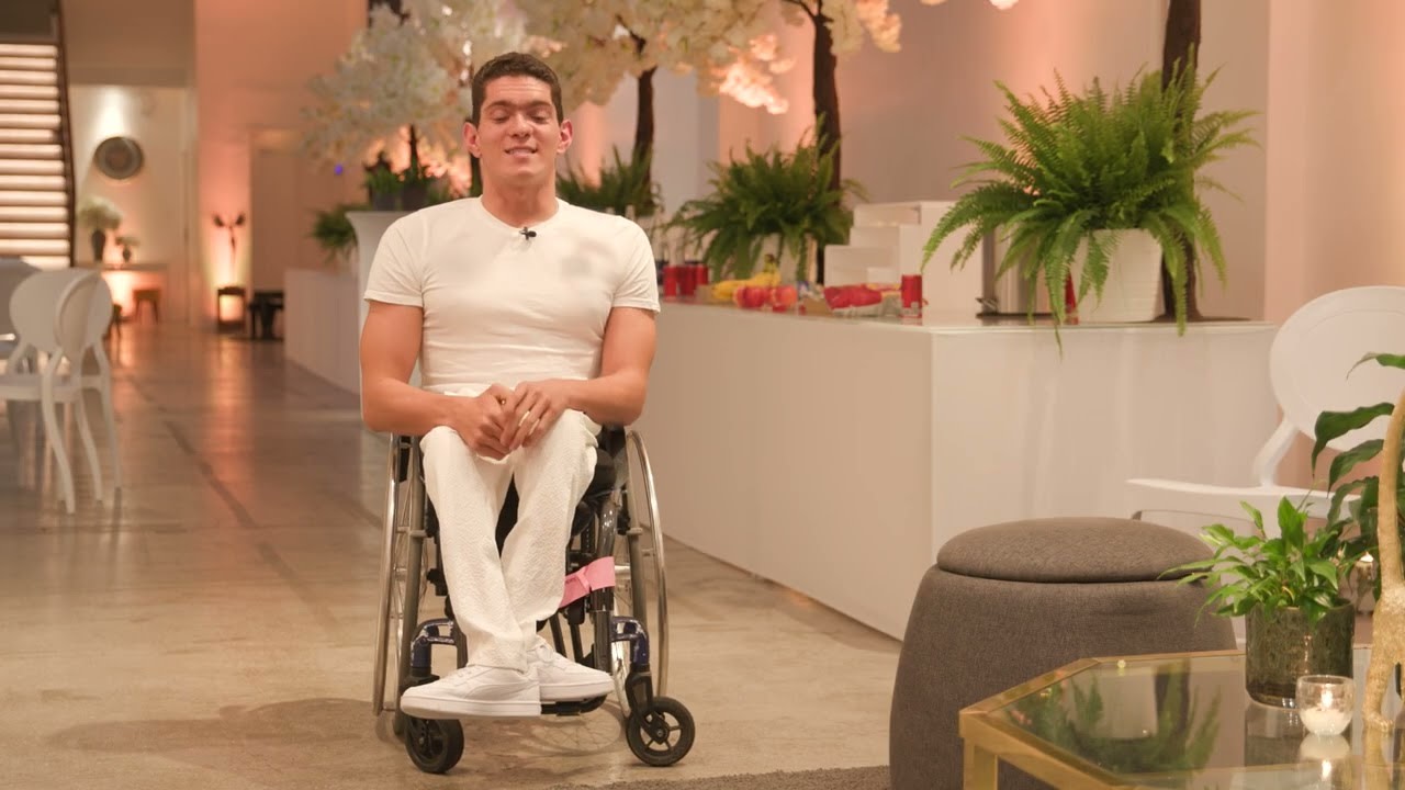 Zeiad Kahil, Egyptian Paralympic swimmer and P&G employee, smiles at the camera.