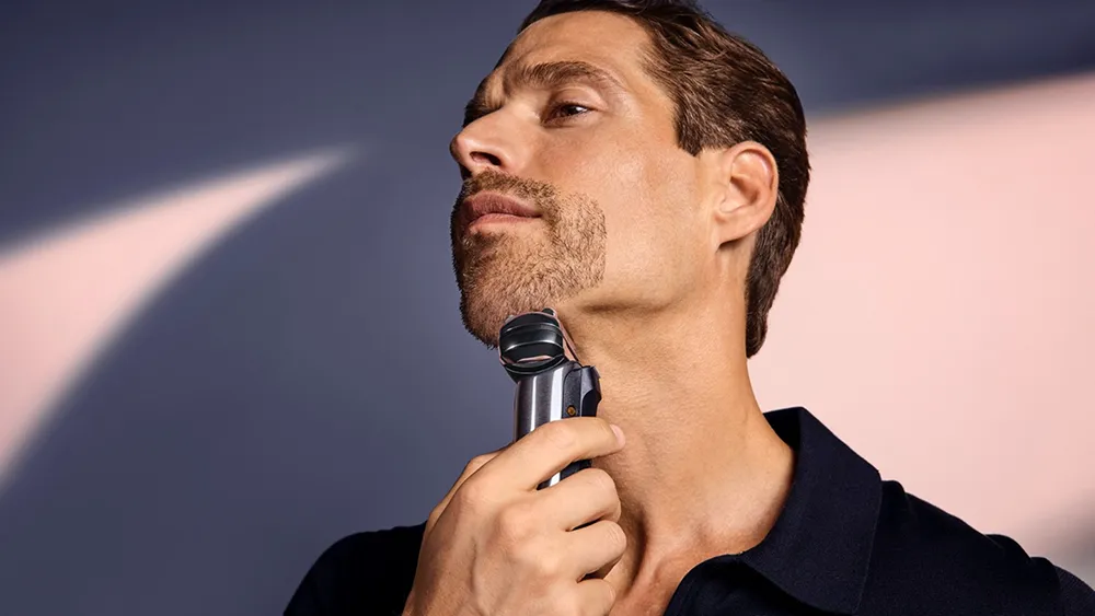 A man uses the Braun NEVO shaver along his jawline, demonstrating the product’s premium design and comfortable shaving experience.