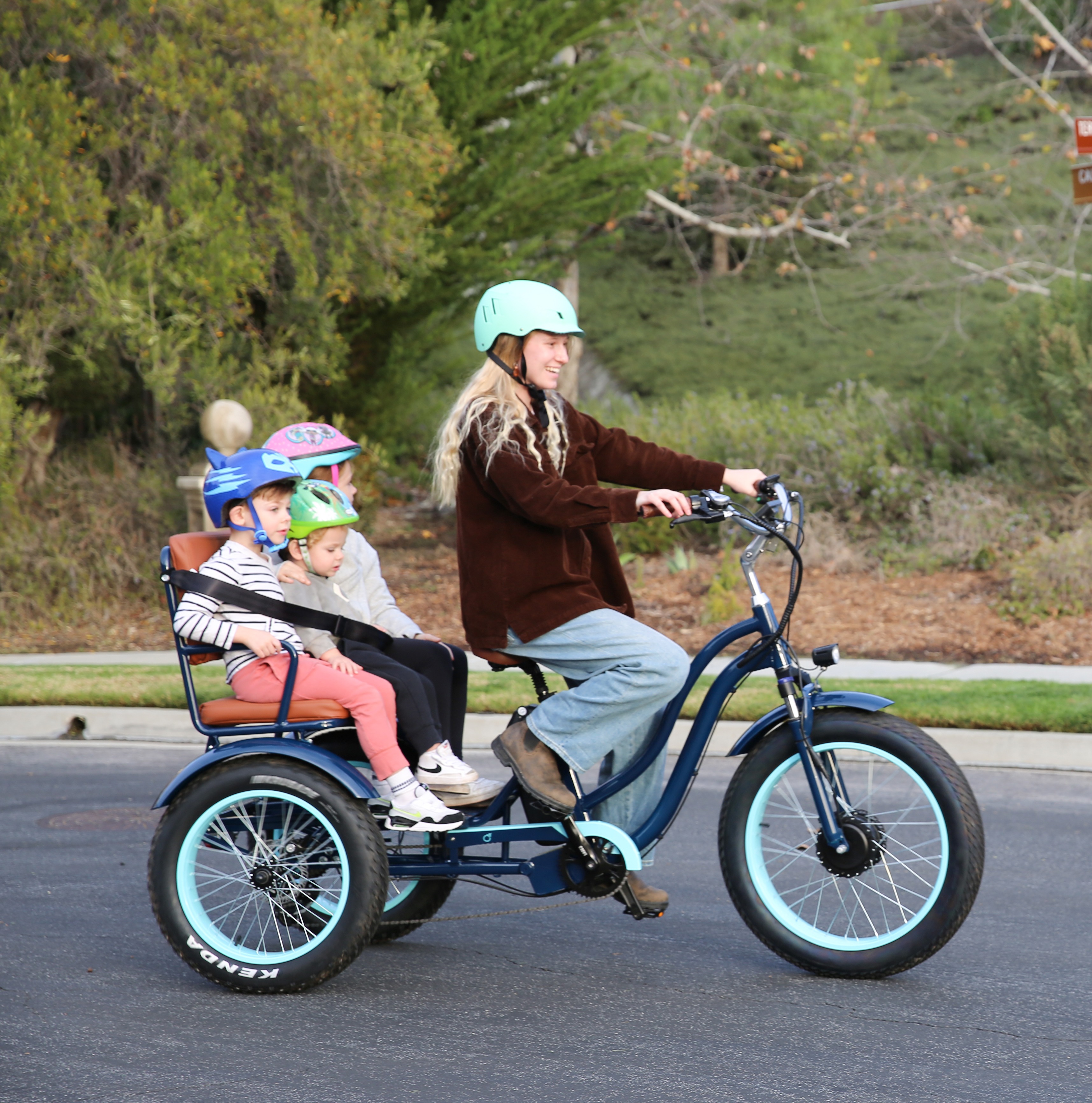 Tricycle with passenger sale seat