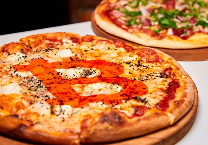An image of a pizza with the Bitcoin "B" logo in the middle.
