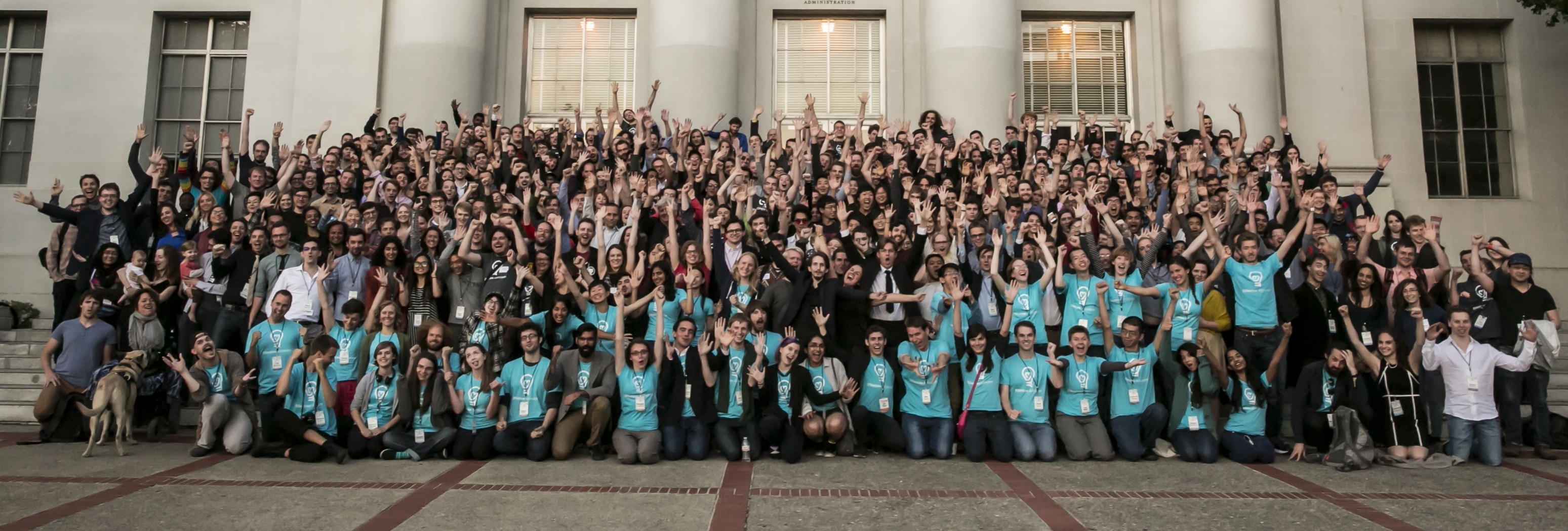 EA Global 2016 Group Photo Arms Up 1
