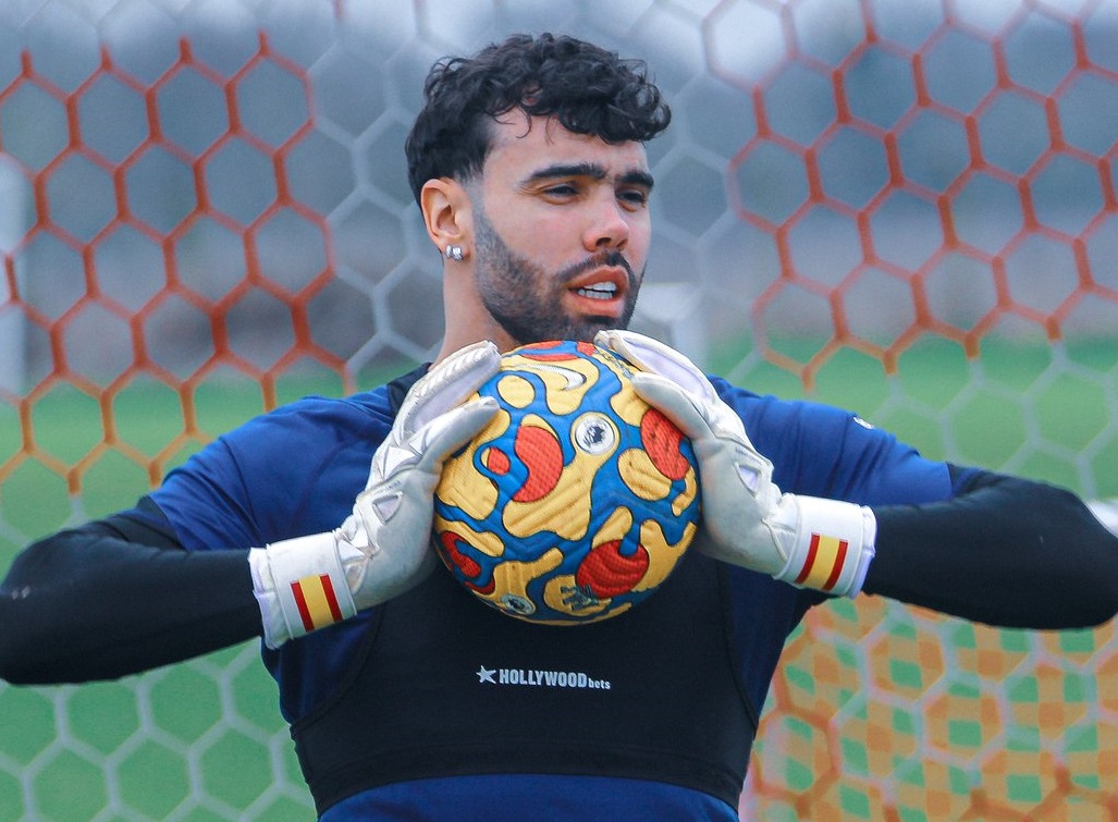 David Raya roars back in to training | Brentford FC