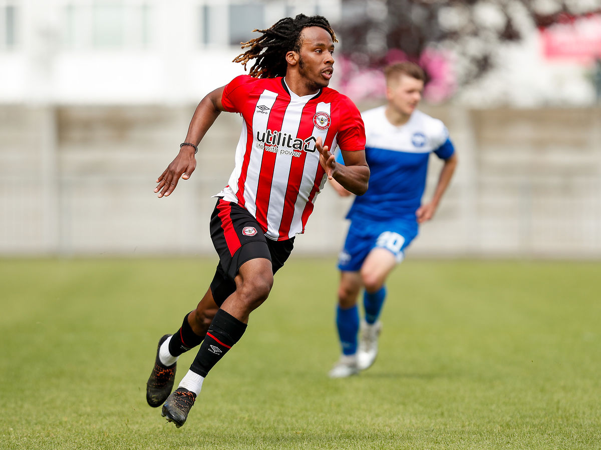 Wraynel Hercules Signs New One-year Contract With Brentford B ...