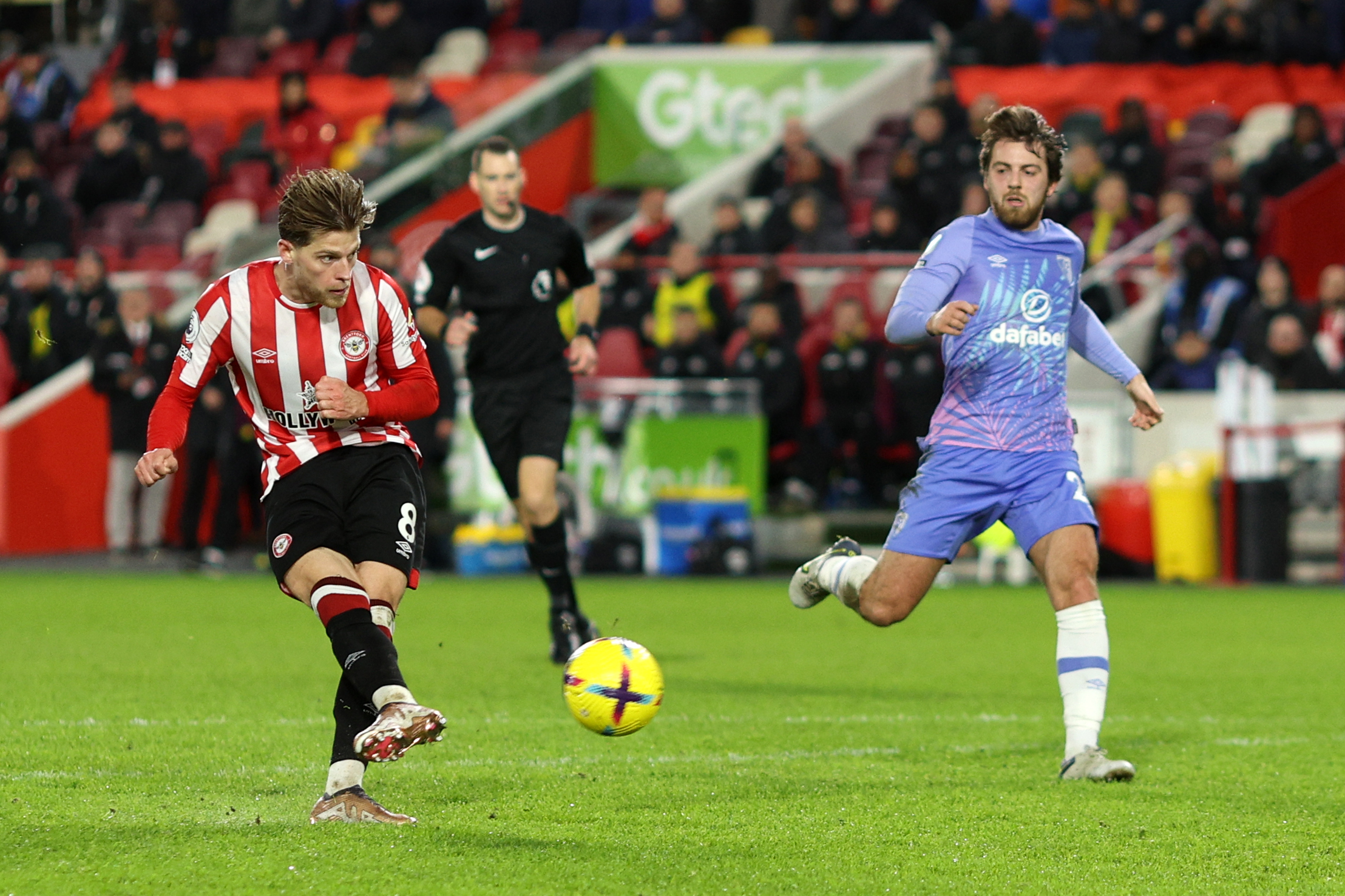 Mathias Jensen goal, Brentford v Bournemouth