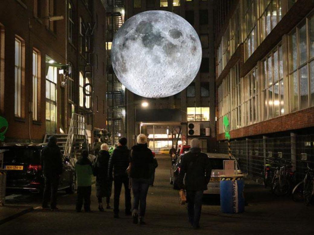 Luke Jerram 「Museum of the Moon」