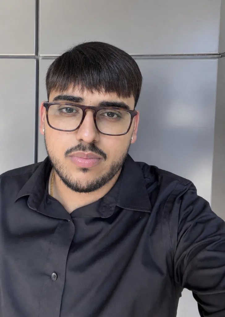 Kartik Dhamija headshot