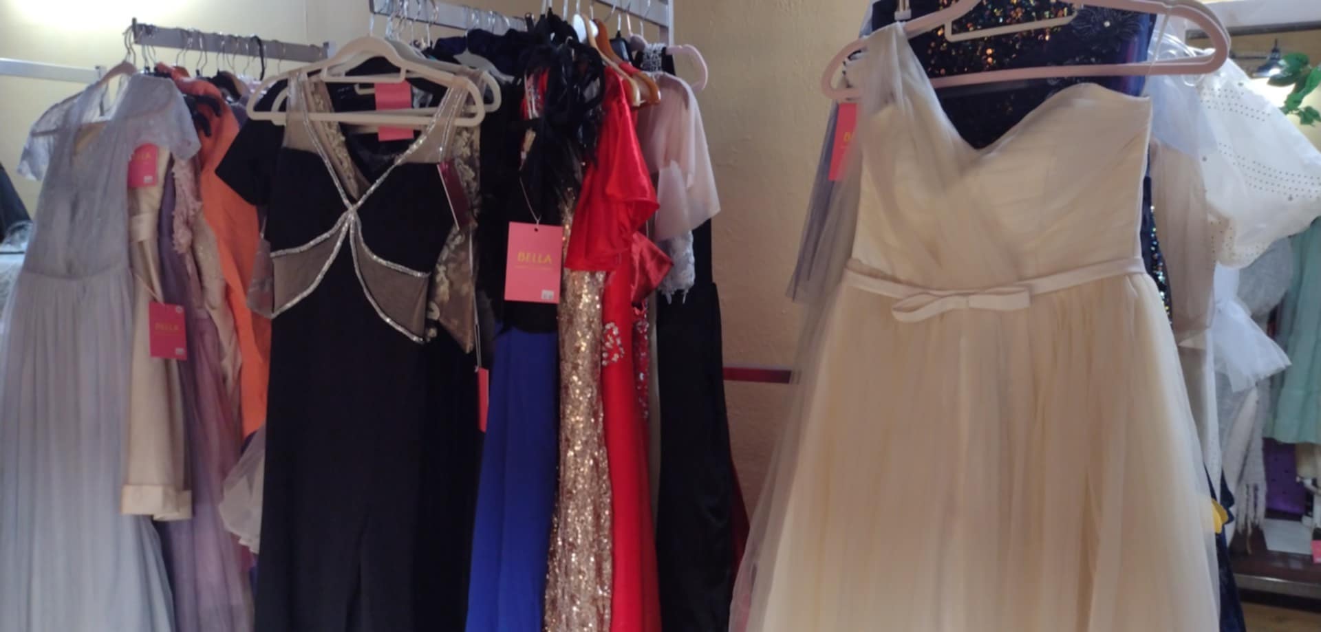 Downtown Pequot Lakes shopping guide - Main Street boutiques and dress shops near Bella's Dresser on Government Drive with walkable restaurants and cafes