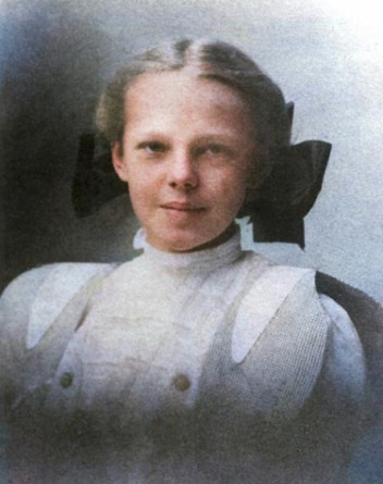 1908 photo of Amelia Earhart, age 10