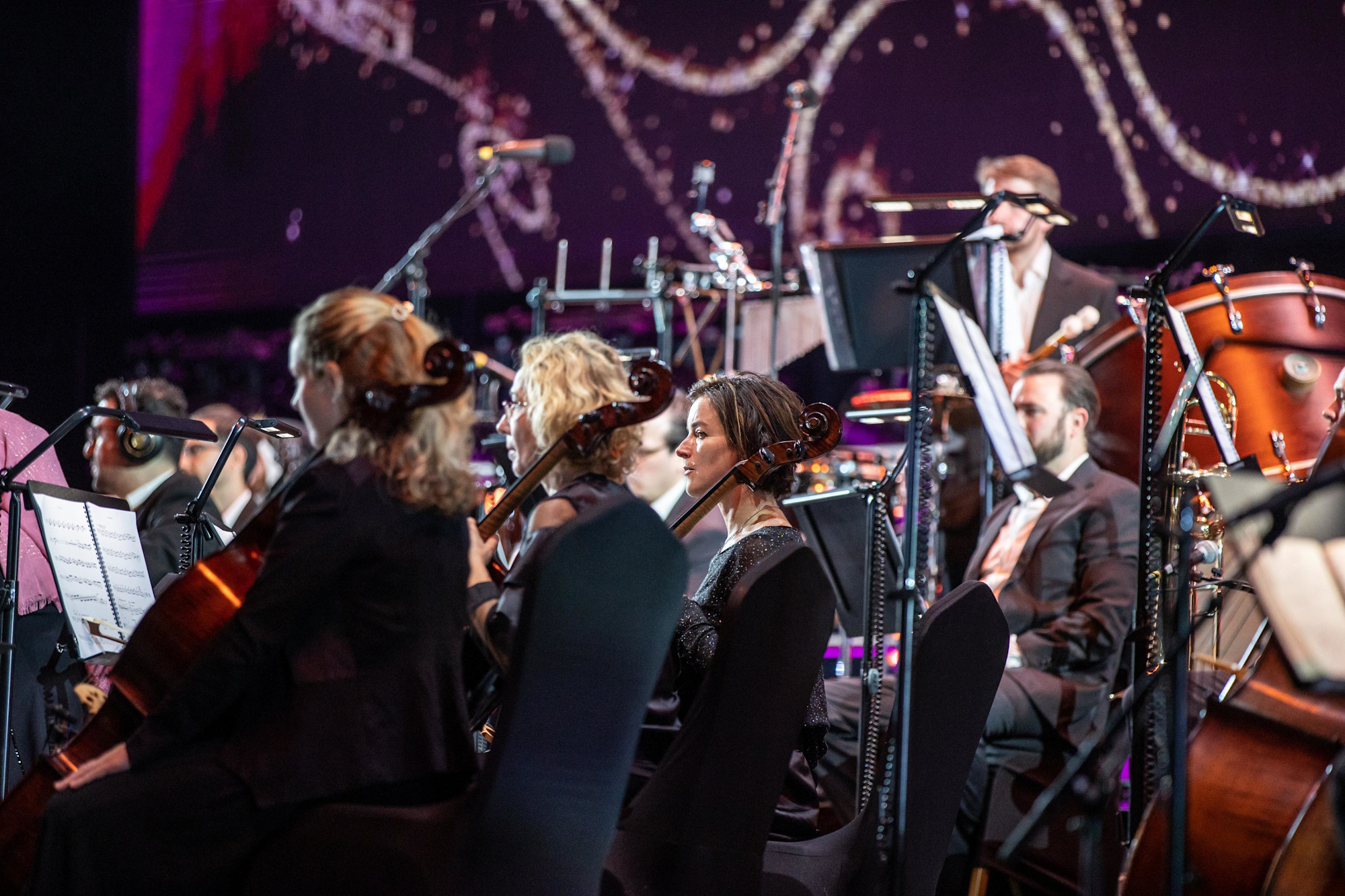 Ihab Darwish performs with the Arabian Philharmonic at Dubai Millennium Amphitheatre m51944