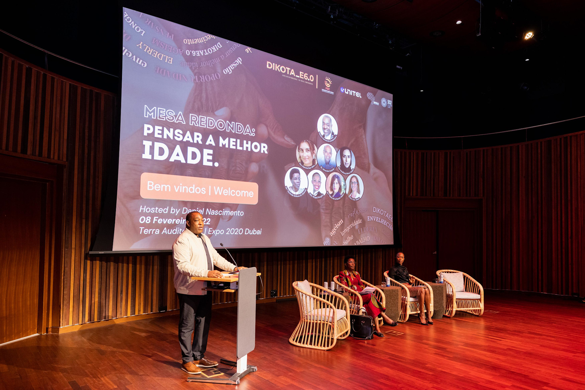 Daniel Nascimento speaks during the Pensar a Melhor Idade Thinking about the best age panel discussion at Terra Auditorium m45539