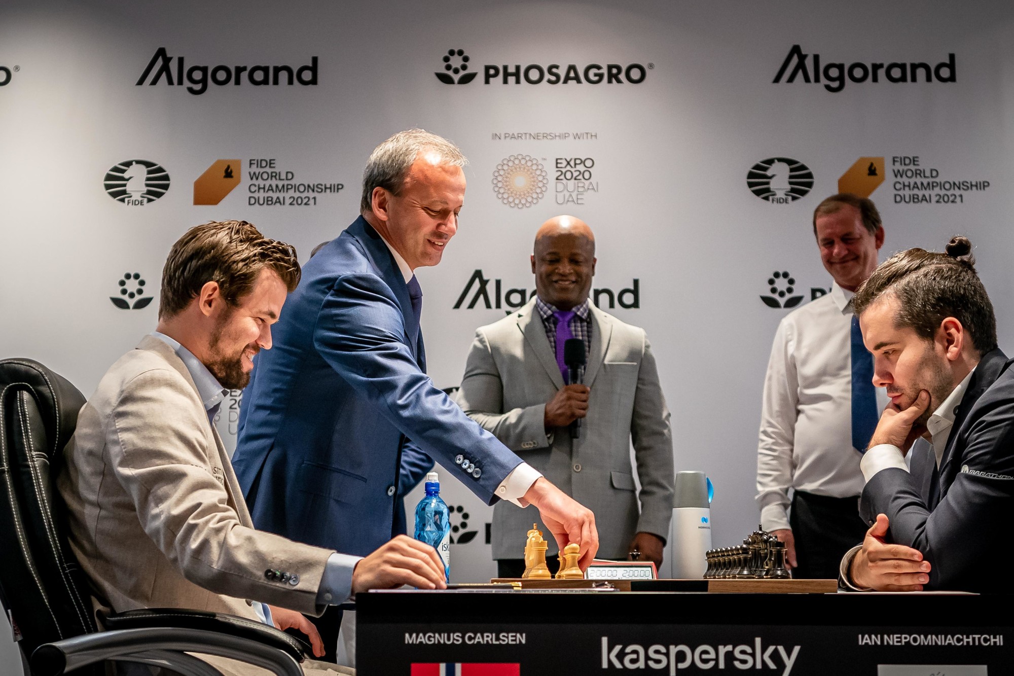 Carlsen versus Nepomniachtchi: FIDE World Championship Round 2