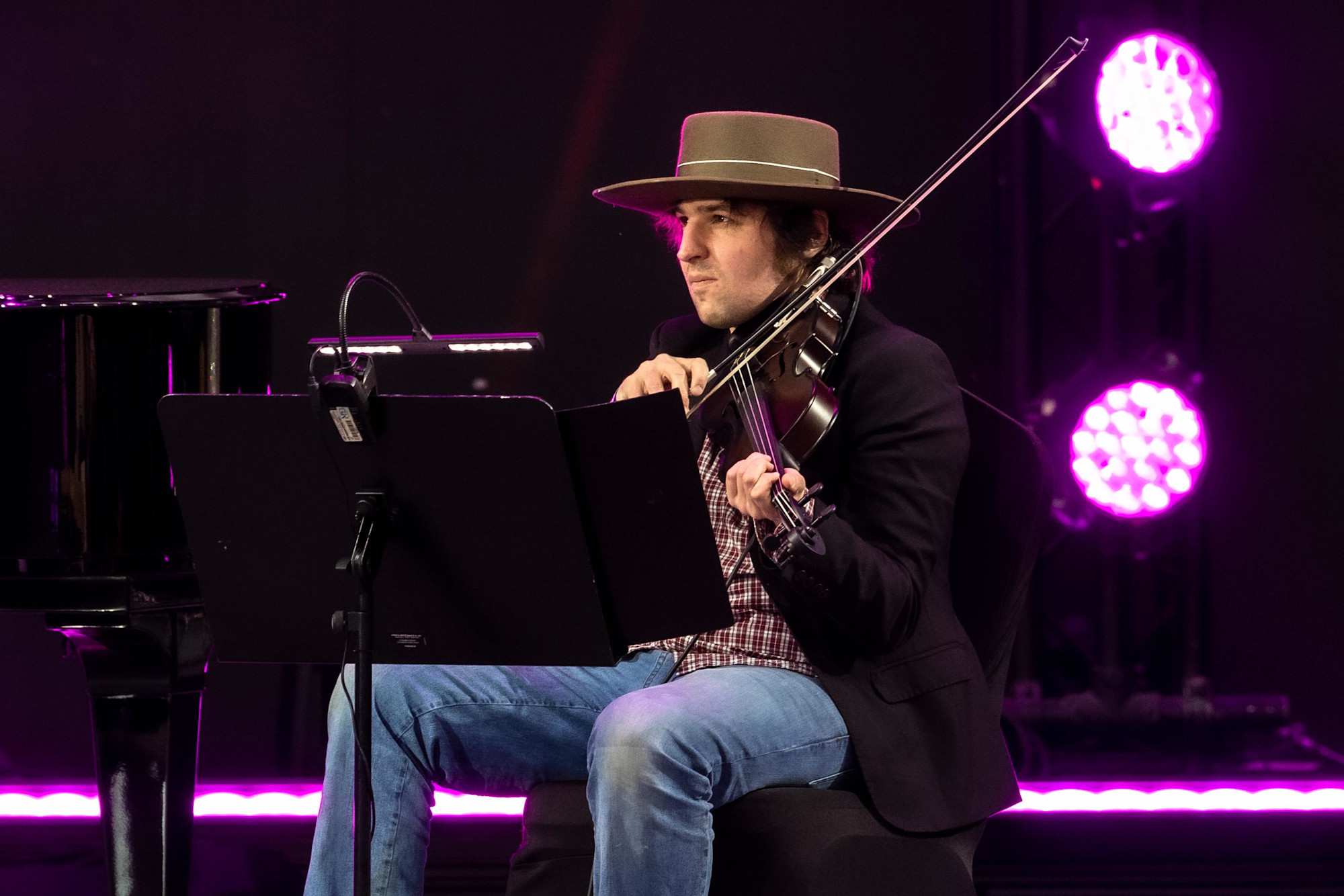 Vinicio Capossela performs at Dubai Millennium Amphitheatre m62669