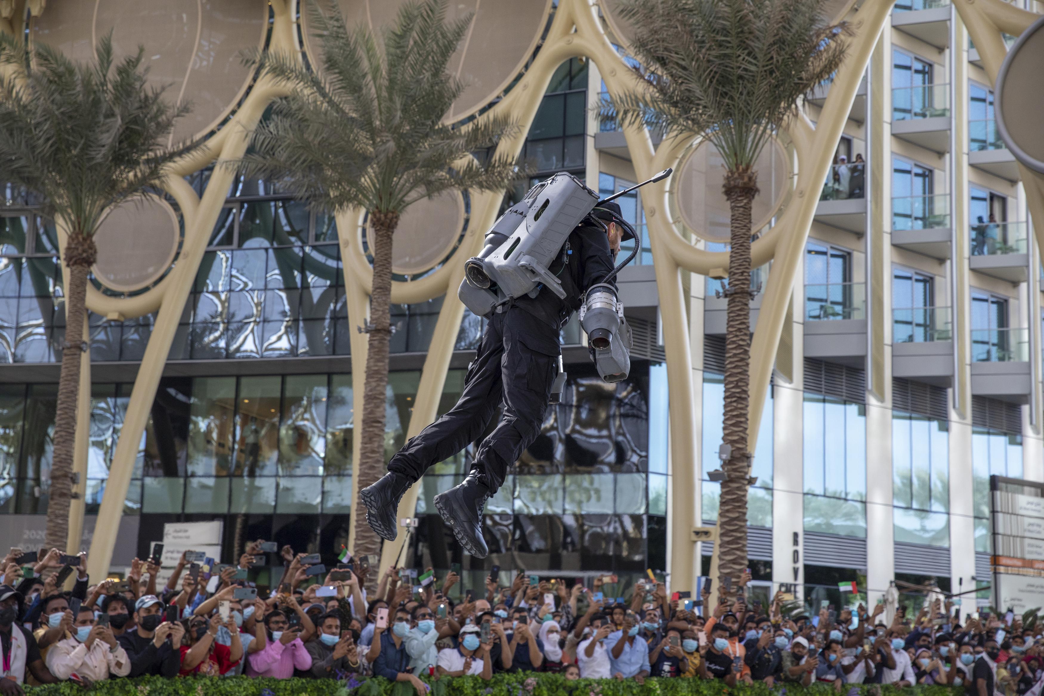 Dubai Police perform a gravity defying jetpack show 