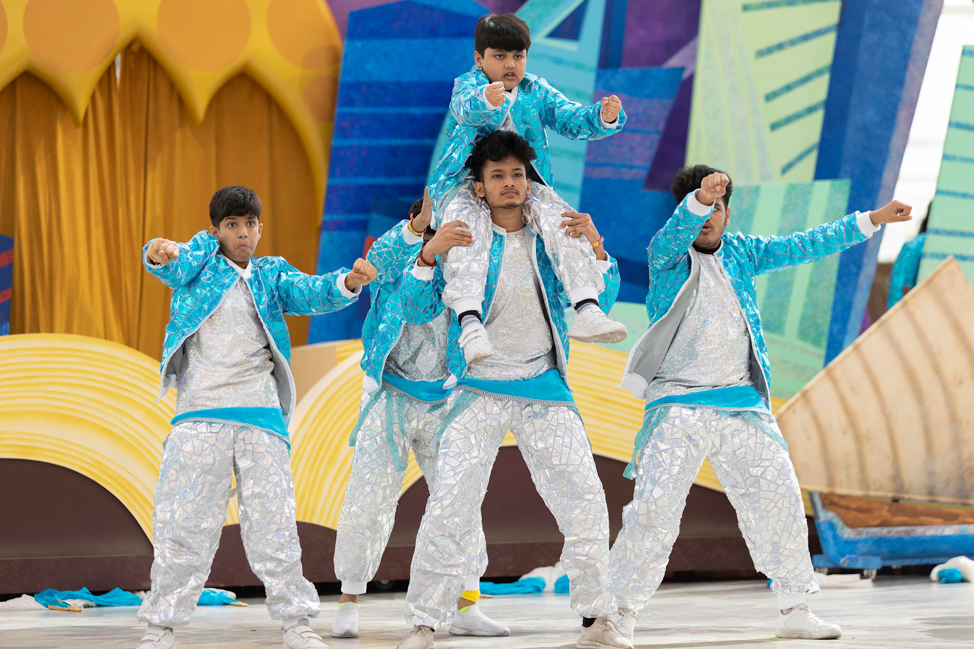 Expo Young Stars perform at Al Wasl m40678