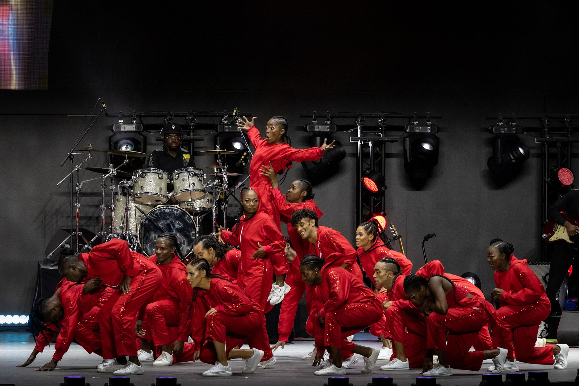 Sun is Energy performance at Dubai Millennium Amphitheatre m64240