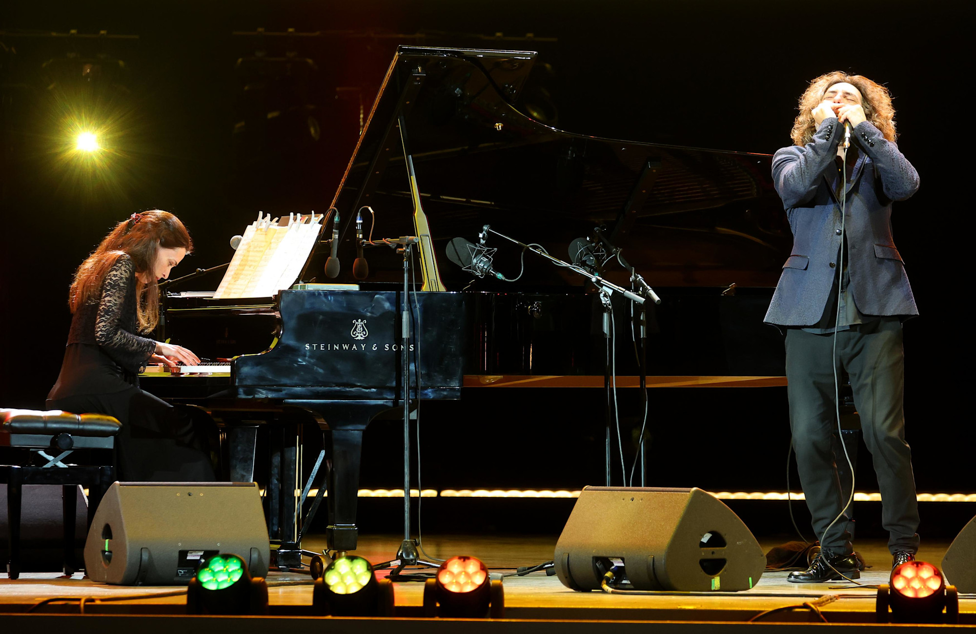 Antonio Serrano & Constanza Lechner perform at Dubai Millennium Amphitheatre m54768