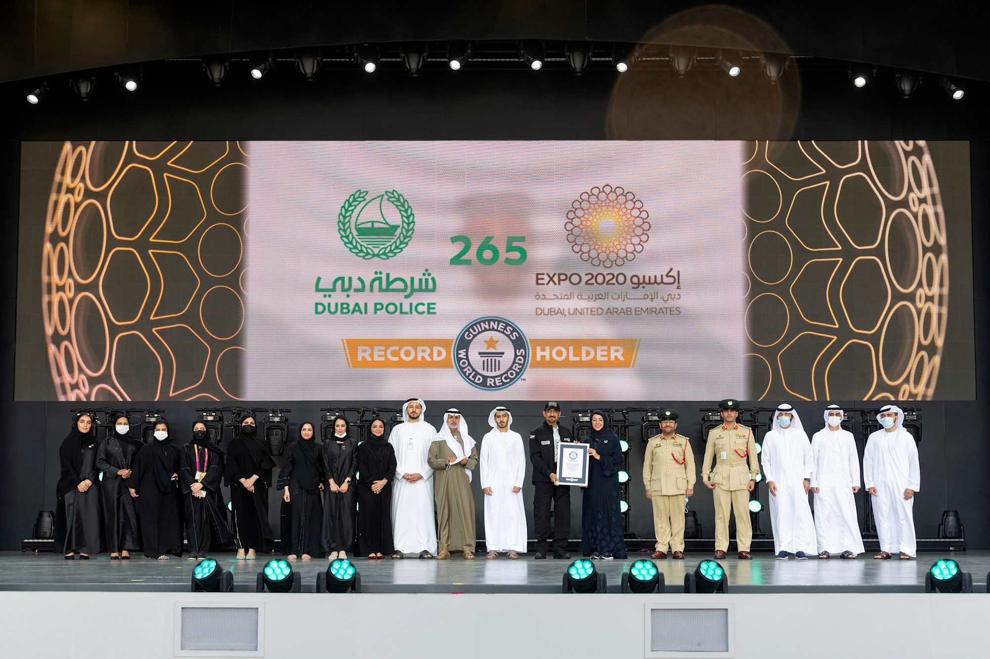 A group photo with His Excellency Sheikh Nahayan Mabarak Al Nahayan (L10), UAE Minister of Tolerance and Coexistence Commissioner General of Expo 2020 Dubai, Her Excellency Reem Ebrahim Al Hashimy (R6), UAE Minister of State for Internationa