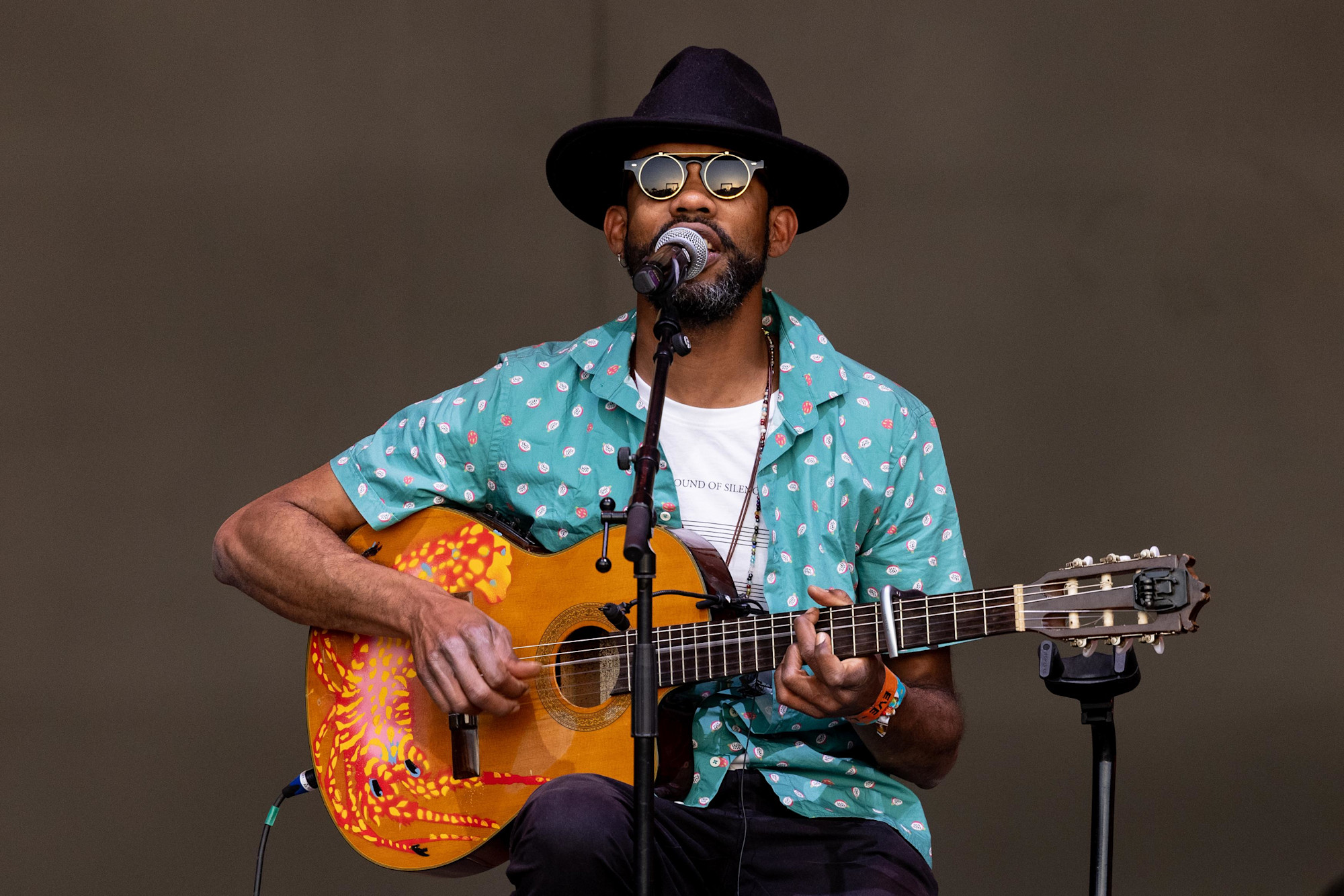 Elkin Robinson performs at Dubai Millennium Amphitheatre m62227