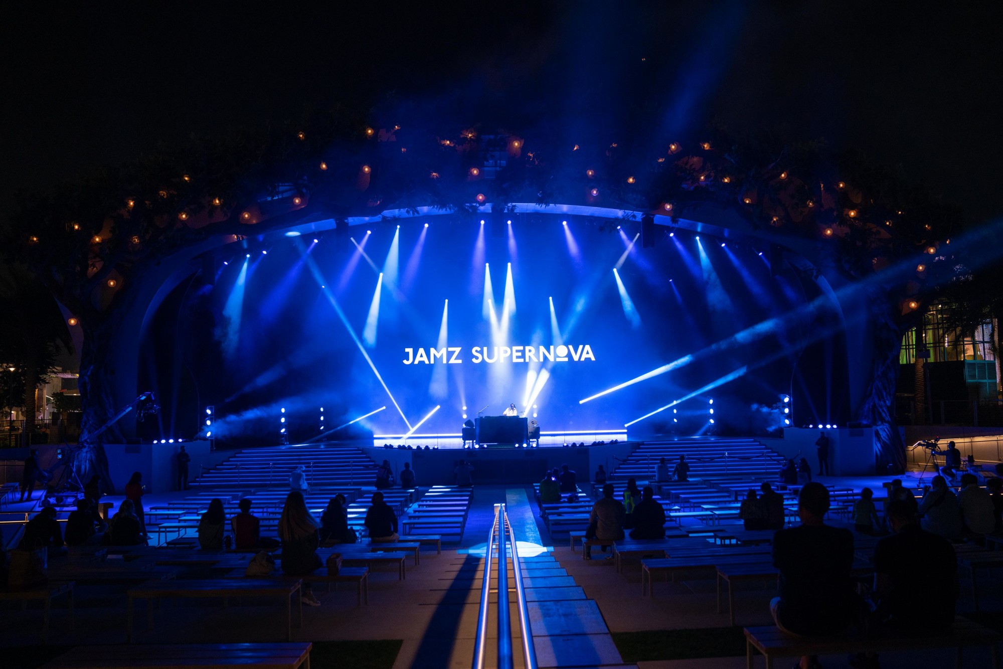 DJ Jamz Supernova perform at Dubai Millennium Amphitheatre m46576