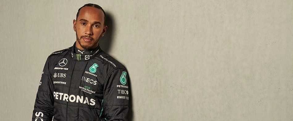  ×Lewis Hamilton× H.E.R. Dress★完売品★ F1 Champion Lewis Hamilton goes sneaker shopping with