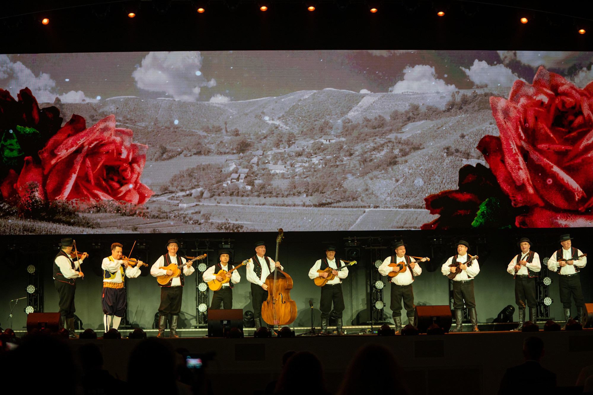 Folklore performance from Croatia at Dubai Millennium Amphitheatre m60082