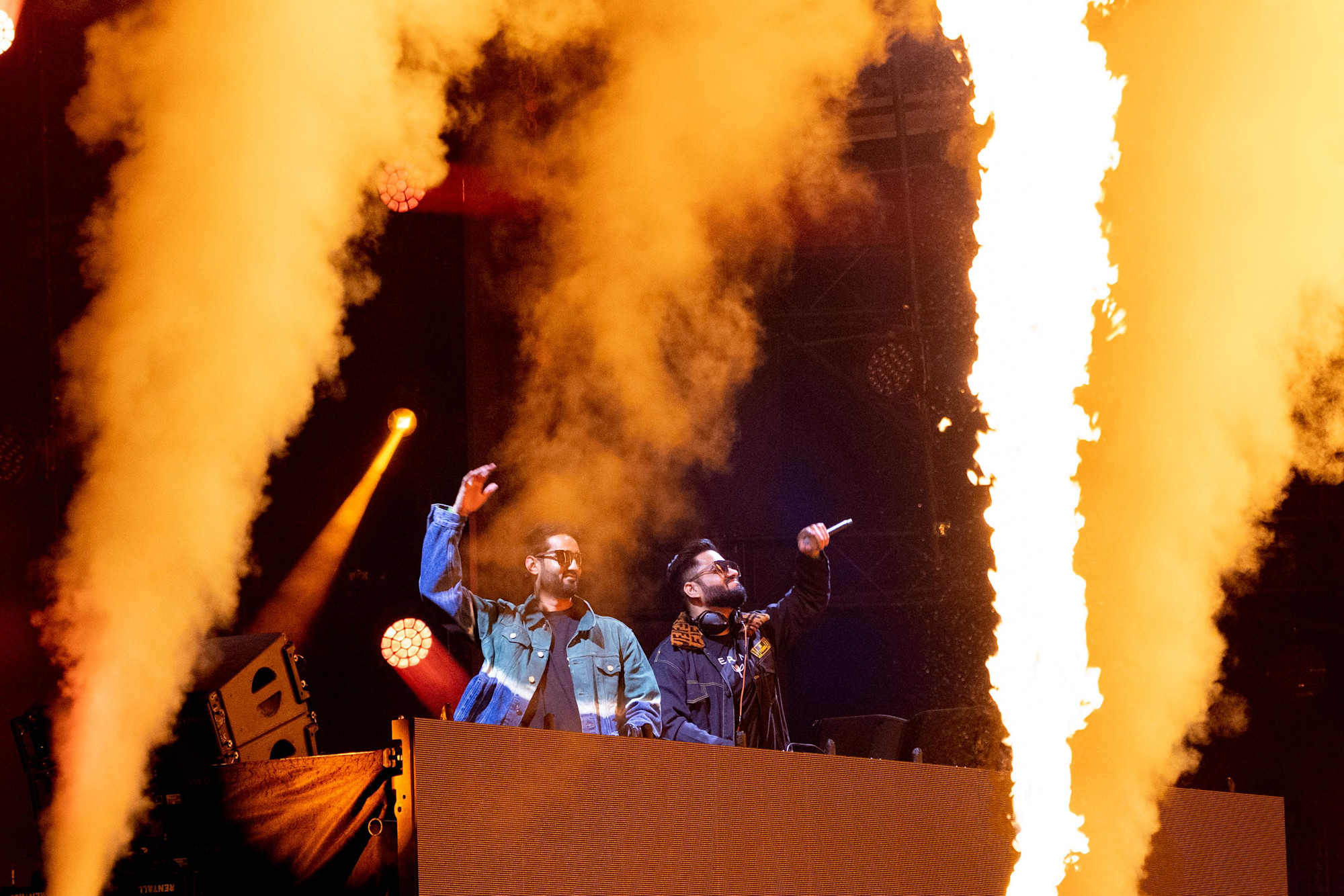 Progressive Brothers DJ perform at Jubilee Stage m25203