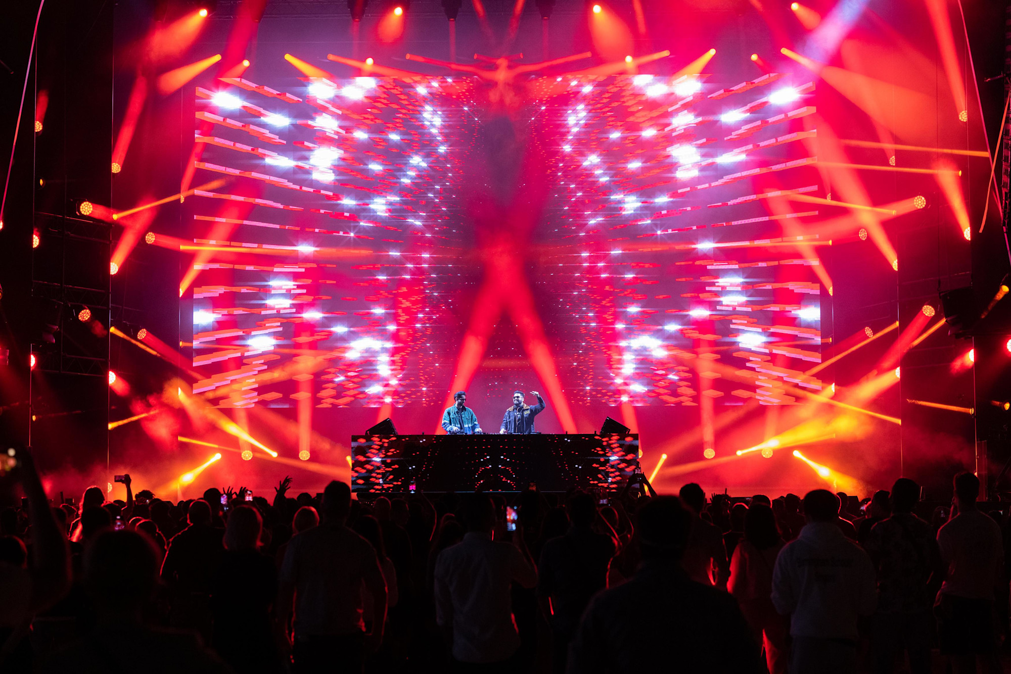 Progressive Brothers DJ perform at Jubilee Stage m25204