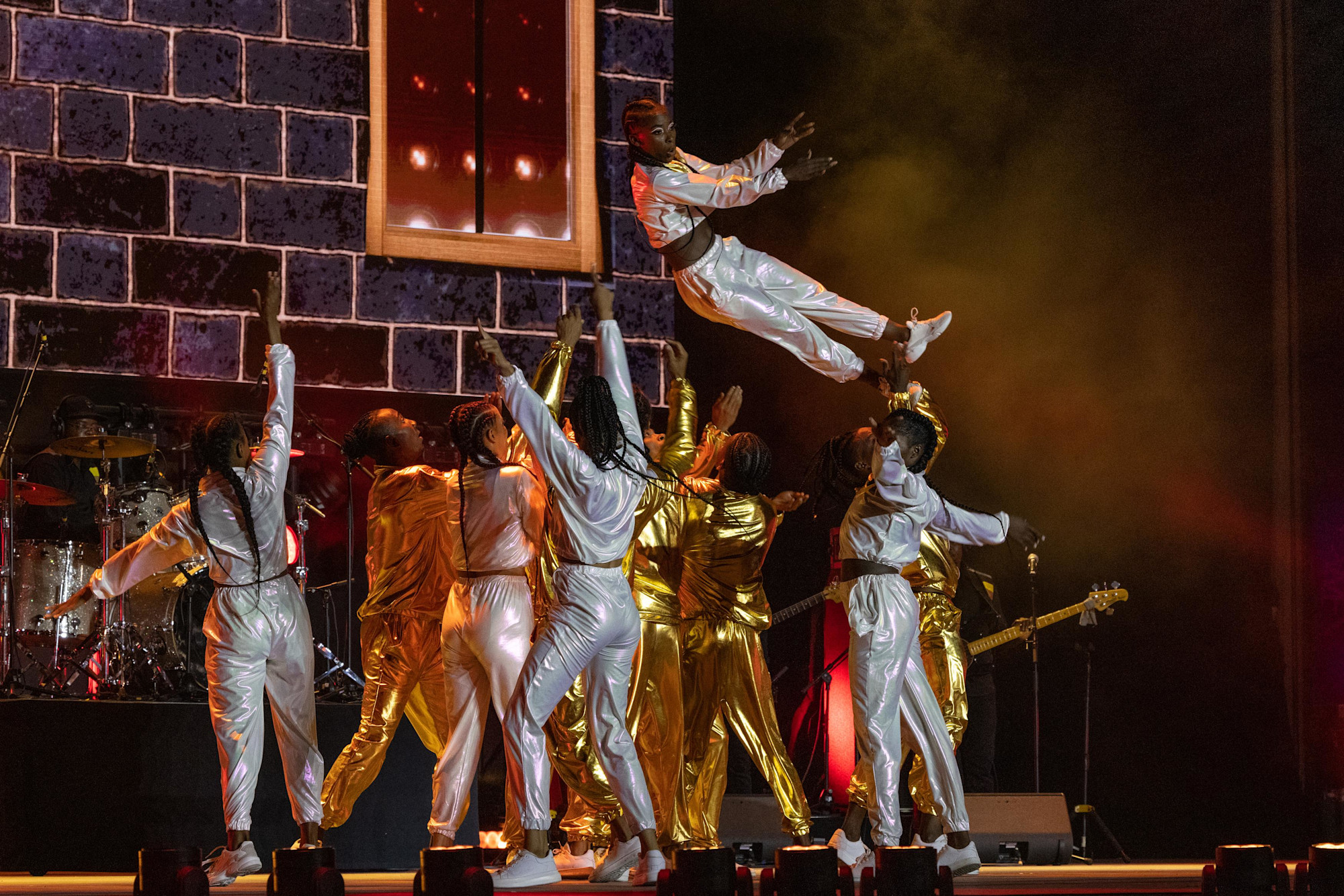 Sun is Energy performance at Dubai Millennium Amphitheatre m64244