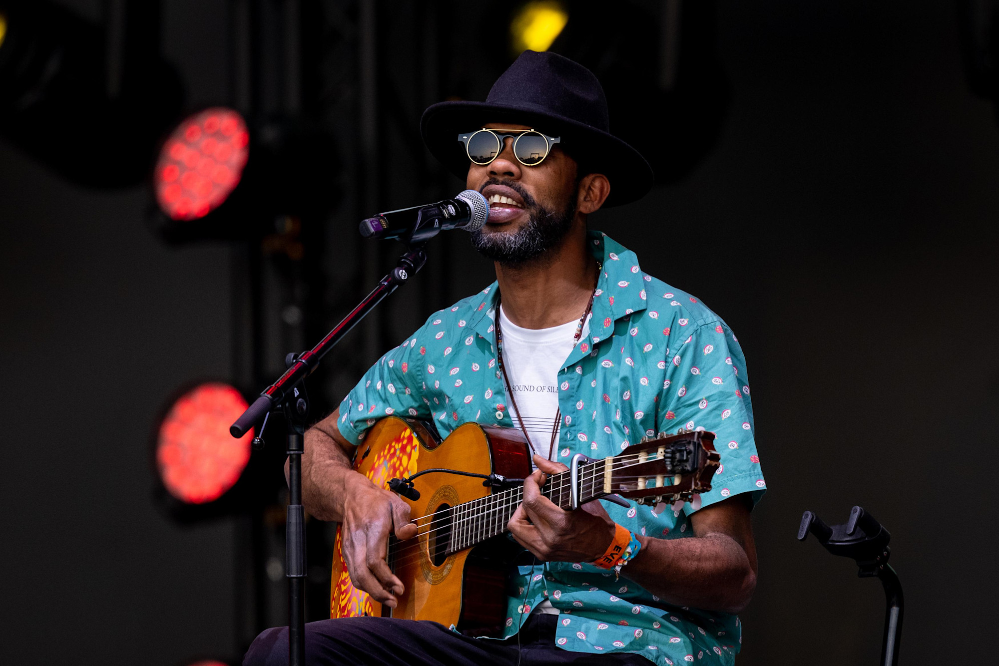 Elkin Robinson performs at Dubai Millennium Amphitheatre m62230